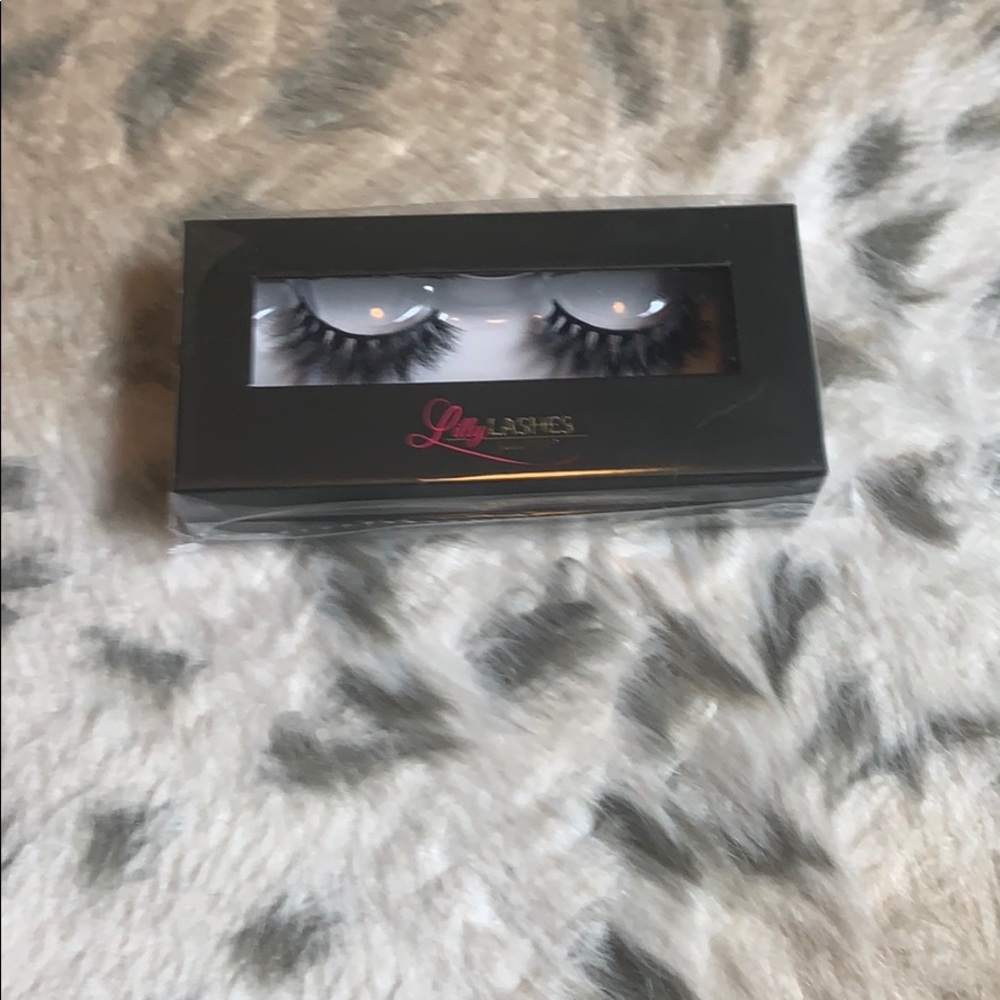 Lilly Lashes NWT